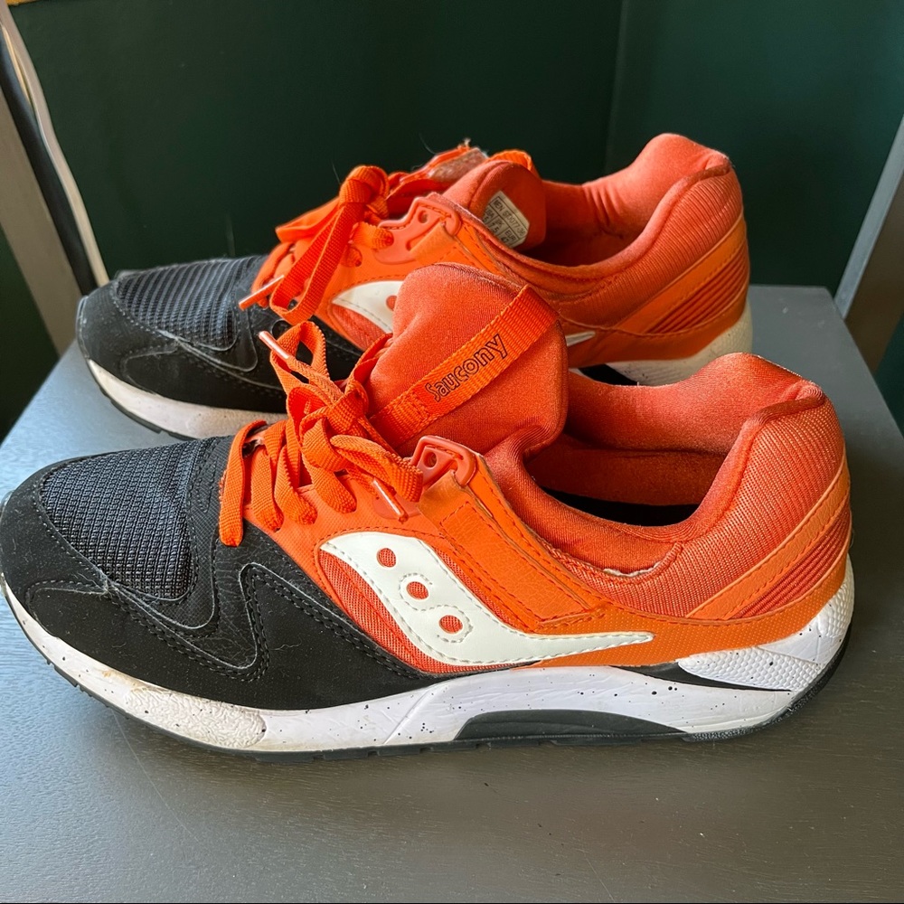 Saucony grid 9000, size 8.5, black and orange